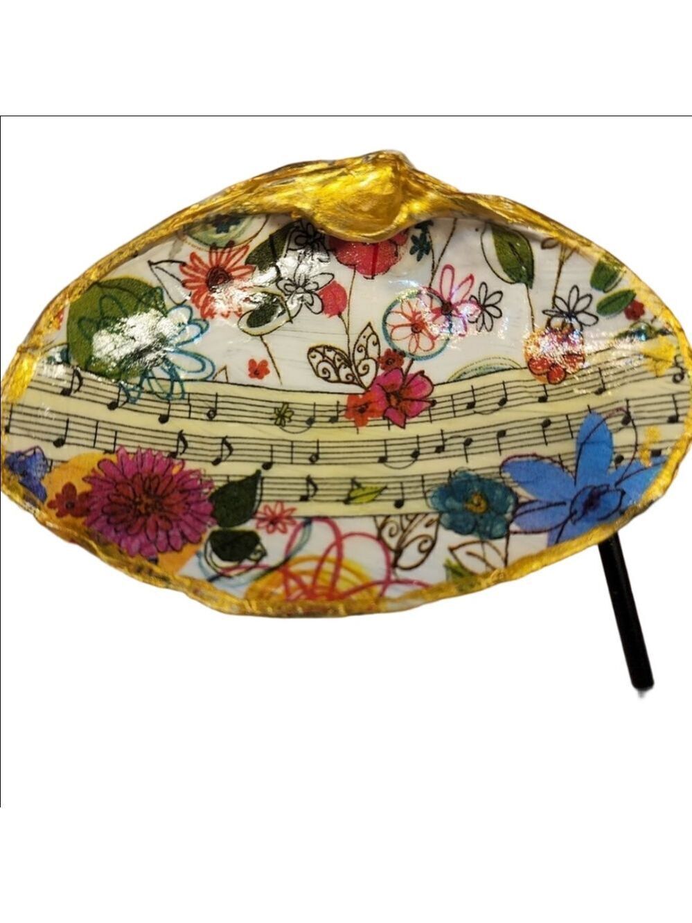 DECOUPAGE CLAM SHELL DECOUPAGE MUSIC 🎶 NOTES AND FLOWERS 💐 ON A CLAM SHELL